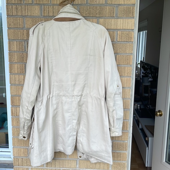 Cute trench coat - Picture 2 of 2